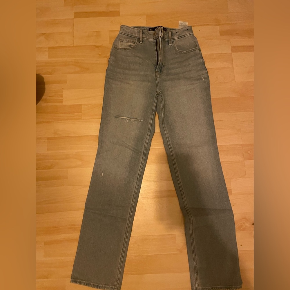 Hollister Ultra High- Rise stacked vintage straight jeans